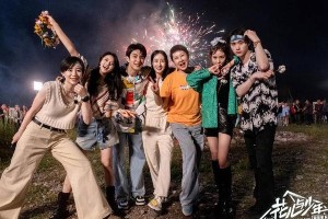 《花儿与少年4》首播：杨幂带队露营笑泪齐飞