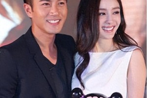 杨幂低调赴港探女，事业转型引关注