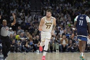 NBA裁判误判争议：东契奇关键战漏判引热议