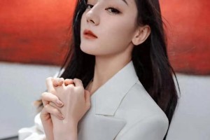 迪丽热巴白西装造型引爆热搜，时尚教科书级穿搭解析