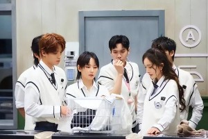 《密室大逃脱4》彭昱畅滑跪许凯被吓，陈伟霆反抓NPC