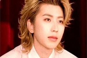 蔡徐坤直播被封引热议：流量经济下的偶像困境