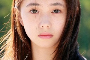刘浩存素颜写真：20岁谋女郎的清纯魅力