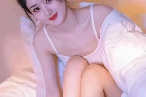 赵丽颖白色吊带裙写真惊艳亮相，素雅造型引热议