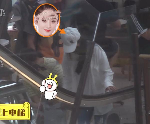 赵丽颖带儿子逛街