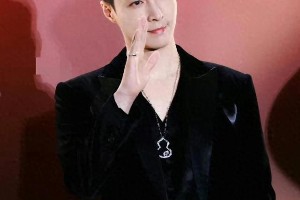 刘诗诗张艺兴林允儿闪耀活动，明星状态引热议