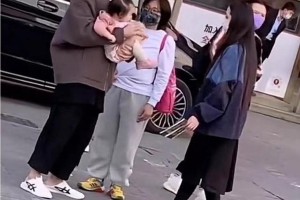 郭碧婷向佐一家五口近照曝光，二胎孕期温馨画面
